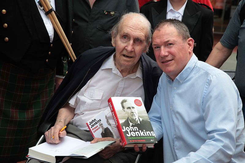John Jenkins yn honni y gallai'r Tywysog fod wedi cael ei ladd yn ystod yr arwisgo